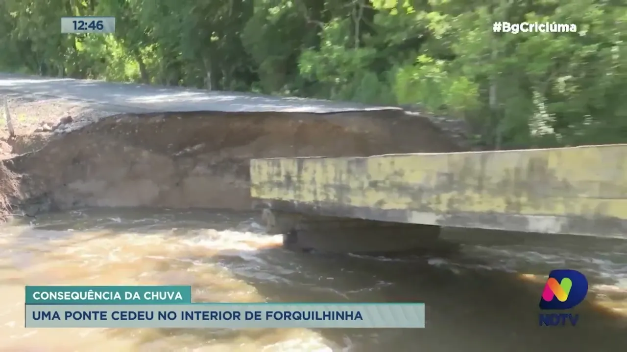 Ponte cede devido às chuvas no interior de Forquilhinha