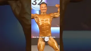       كريس وهو صغير                                         دندنها