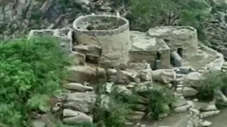 أكفاننا في الغيب صارت تنسج أنشودة جميلة جدا 