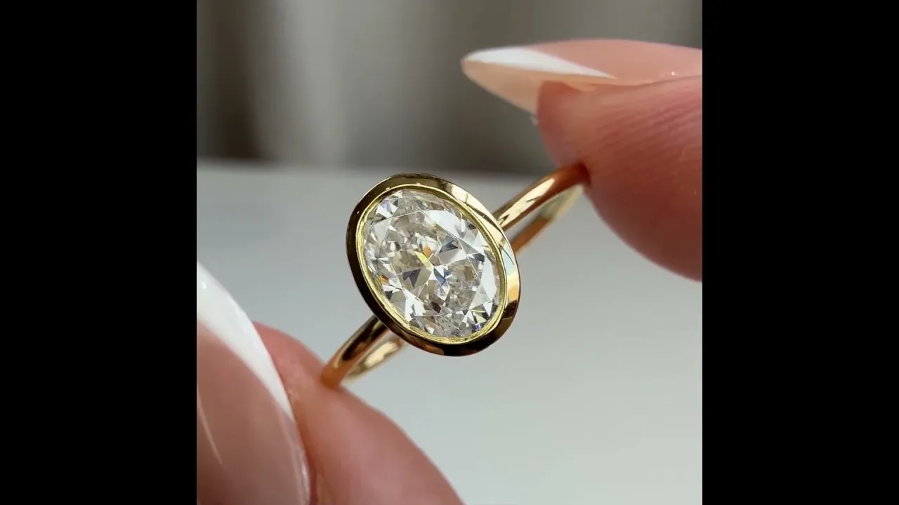 Sophia丨1CT Oval Cut Lab-Grown Diamond Bezel Engagement Ring in 14K Gold/Platinum