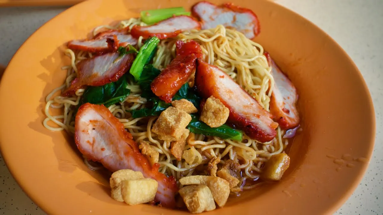 Is this the best old-school WANTON NOODLES in Singapore? (Singapore street food)