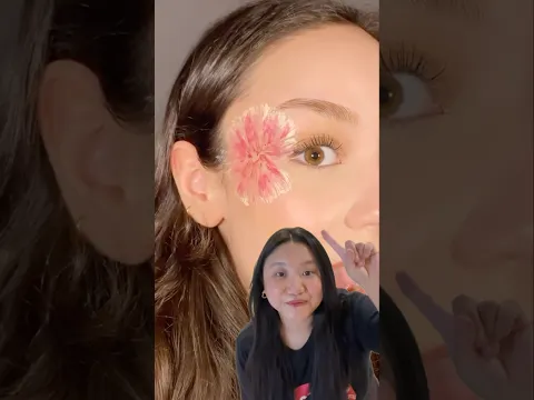 Flower eye makeup using a plastic bag? 🤯
