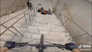 سلام عليكم وعليكم السلام  هههههههههه دندنها