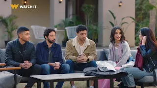 وبينا ميعاد نقطة ضعفه دموع آروى علي ماقدرش يمسك نفسه وجاب لآروى هدية 