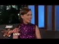 Video di Emilia Clarke on Epic Game of Thrones Battle, Kit Harington & Riding Dragons