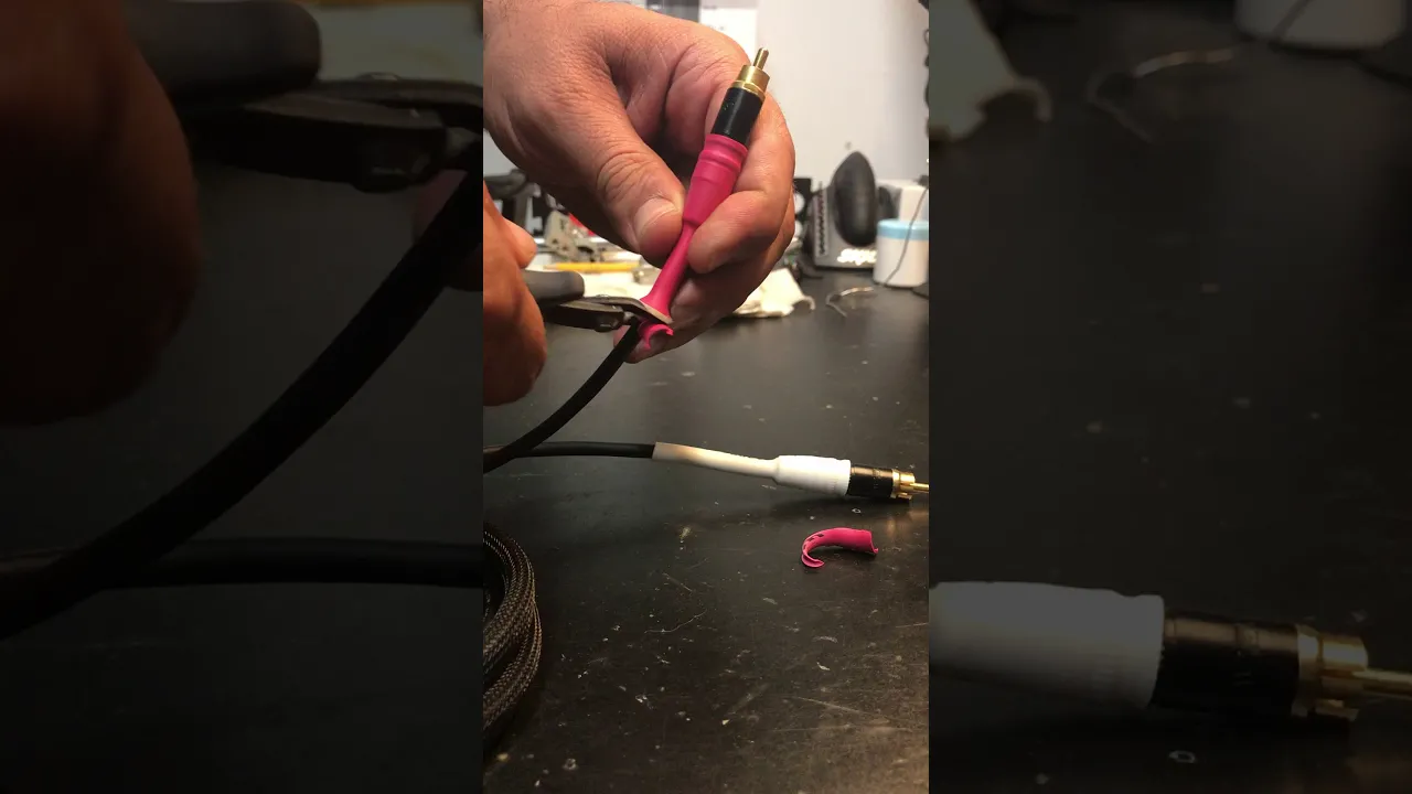 AWESOME IDEA! HOW TO TWIST ELECTRIC WIRE TOGETHER!
-----------------------------
https://youtu.be/Jk. 