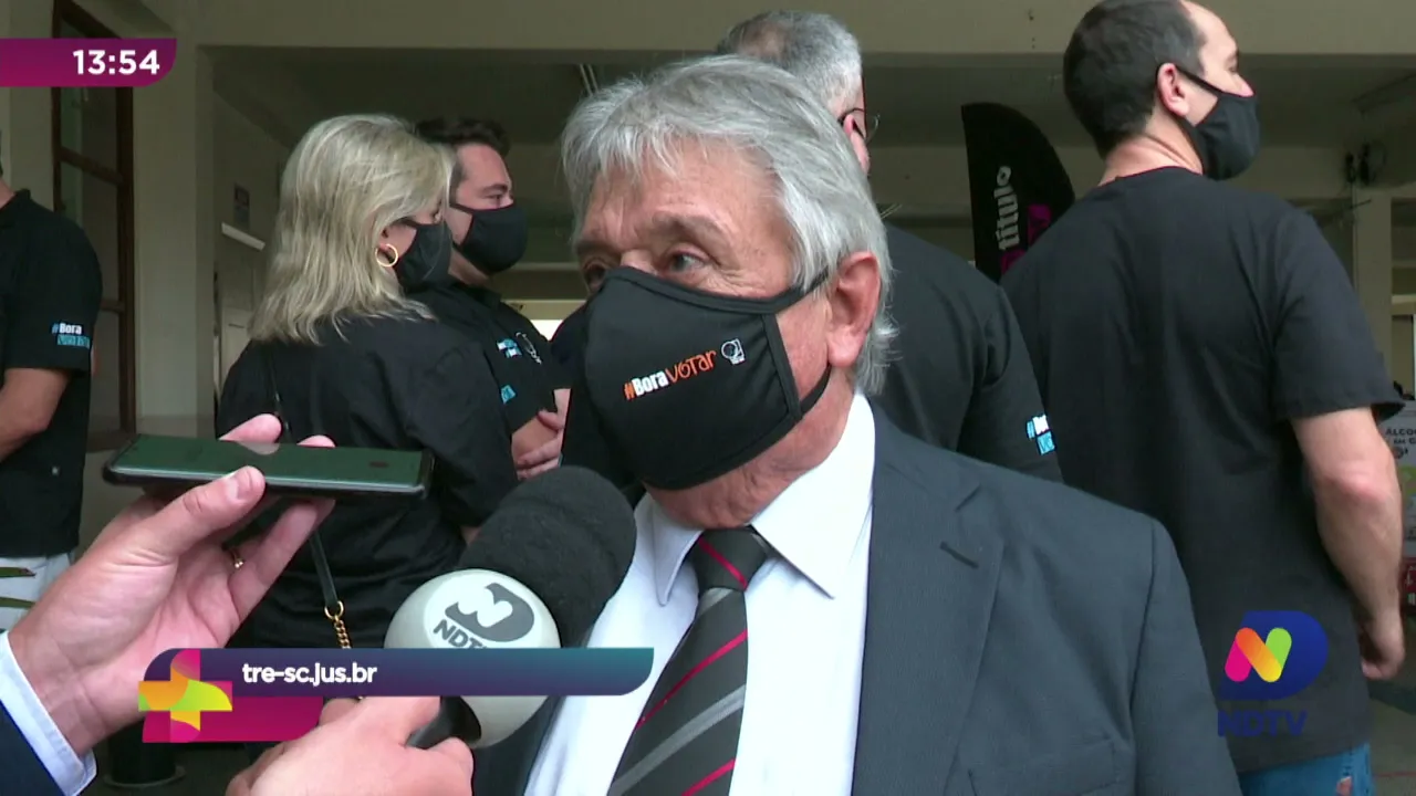 Estudantes de Blumenau fazem primeiro título em campanha da justiça eleitoral