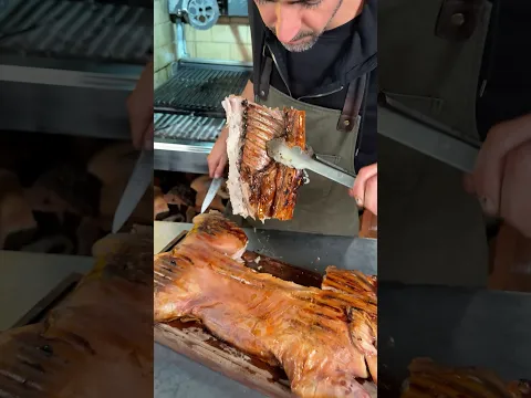 ⁠Hermoso Lechón a la parrilla en 3 horas