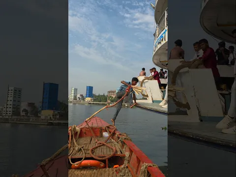 তাড়াহুড়ো যেভাবে চলতি বোগদাদীয়া-১৩ লঞ্চে ট্রলার বাঁধলো। How the rope was tied to the ship #shorts