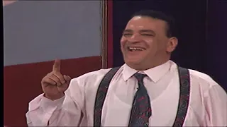 صلاح عبد الله يخرج عن النص و يوجه كلمة للجمهور L يا ستي أستني نسيت الجملة 