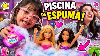 Fizemos uma super piscina de espuma para Barbies! 🤩