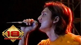 Download Caffein - Bayangkan (Live Konser Salatiga 19 Agustus 2006) MP3