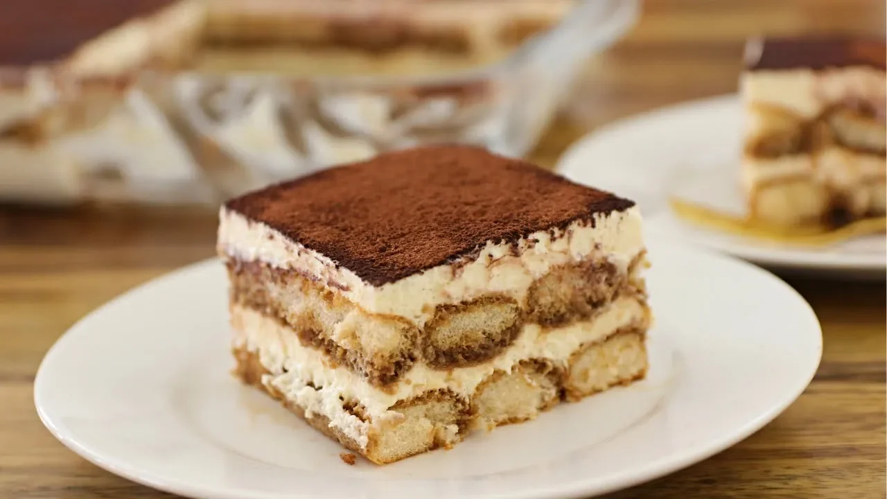 Tiramisu-Torte mit Früchten / NoBake Kühlschranktorte / Sallys Welt