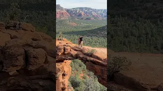 #sedona #hikingadventures #Usa #nature #devilsbridge #couplegoals