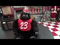 Gorila animado grande que canta la Macarena