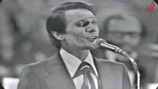 عبدالحليم حافظ   أهواك وأتمنى لو أنساك      دندنها