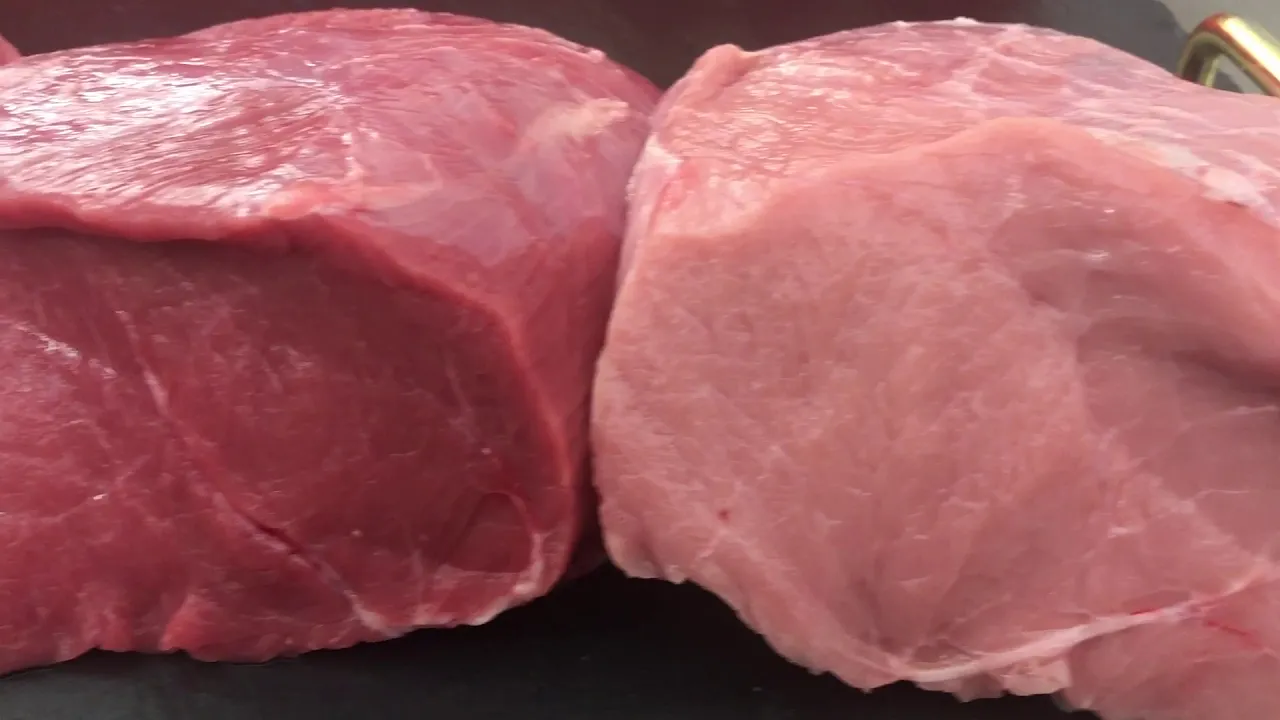 Rindsgulasch kochen braucht seine Zeit. Resi Oma empfiehlt daher gleich eine größere Menge zu machen. 