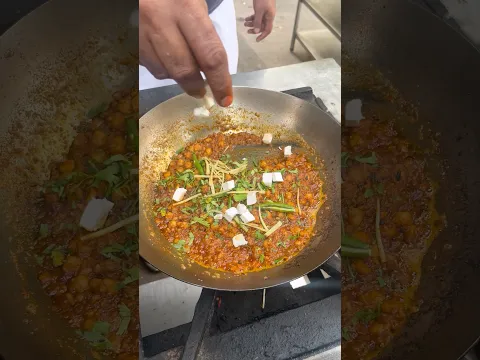 Live Fire Tadka Waale Chole In Delhi! 😱 Pure Veg Feast #shorts