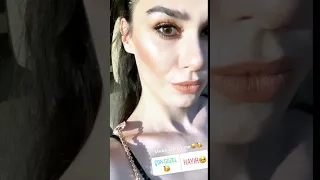               اه جمالها وربي هموت شو الجمال والعيون وربي غزالة وملكة وكل شي حلو بالعالم     دندنها