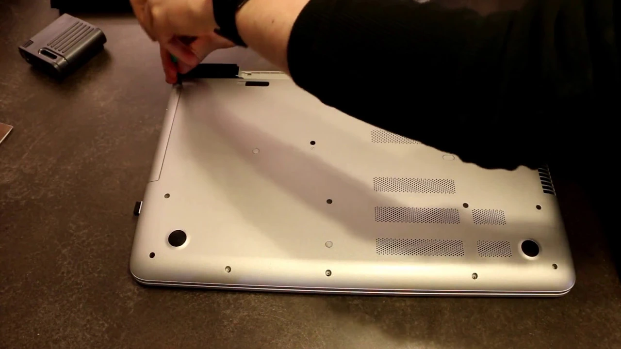 HP 17-by3063st 17.3 Laptop - Unboxing and Hands-On. 