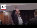 Download Lagu Israeli opposition members shout at Netanyahu as he addresses parliament