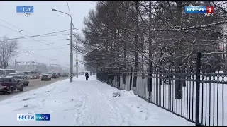 Омск вновь засыпало снегом