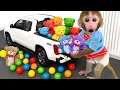 Download Lagu Singe Bon Bon lave le petit ours et achète des bonbons arc-en-ciel pour le petit singe adorable