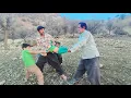Download Lagu The attack of the grandfather: and the father of the family fleeing to the caves with their children
