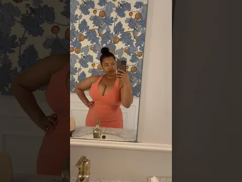 In my coral bodycon for drinks. 🧡🍹