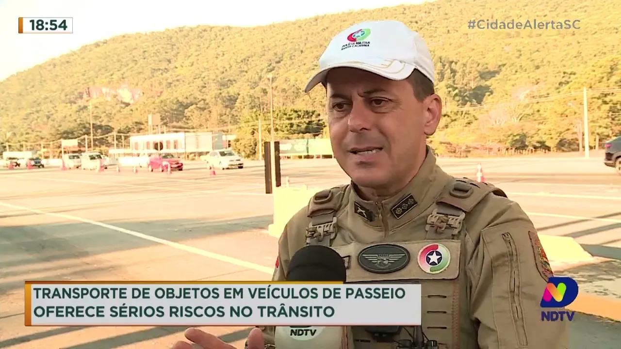 Transporte de objetos em veículos de passeio oferece sérios riscos no trânsito