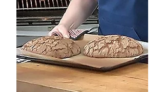 Videolla tutustutaan gluteenittomaan leivontaan ja kerrotaan käytännön leivontaniksejä. Sopii myös a. 