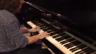 افضل عازف في العالم ياني يعزف نغمة مسلسل وادي الذئاب الجزء 8360p 