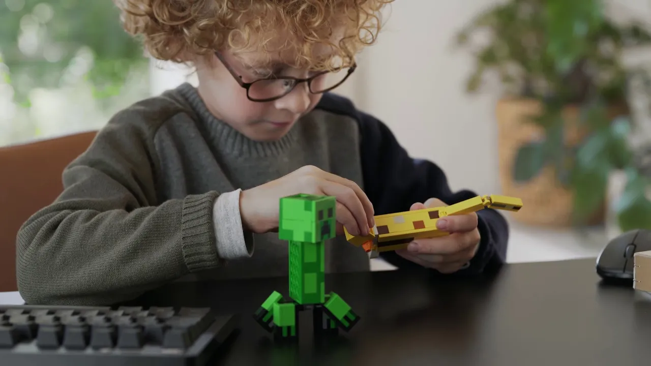 TOYS LEGO MINECRAFT THE BEE FARM 21165 BUILD REVIEW 2021- KIDS VIDEOS FOR KIDS