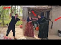Download Lagu Wanneer de tweede echtgenoot ervoor zorgt dat de eerste echtgenoot kniepijn krijgt