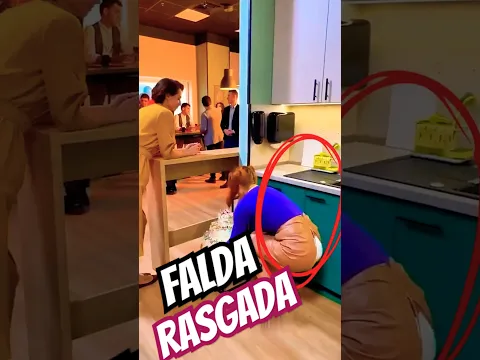 Se agachó y se rasgó la FALDA ! 😨😫🤩