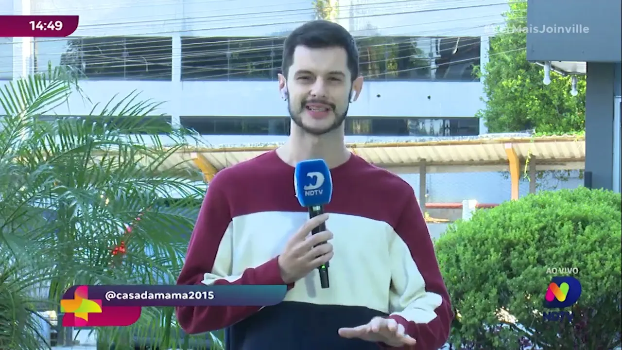 Cachorro agradece policiais após ser resgatado de prédio abandonado em Joinville