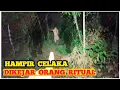 Download Lagu Lagi sendirian kelokasi ini ternyata ada orang yang sedang melakukan ritual