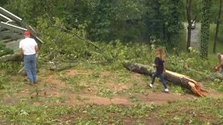 Storms near Cassville Mo leaves many residents stuck