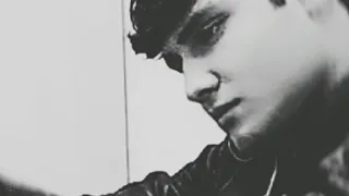 منا میبینی به من میگن سیاه بخت به نخندین ادمای خوشبخت 