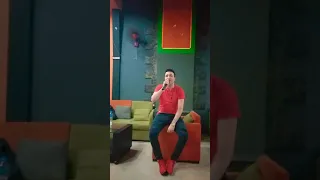 النجم محمد المنسي يبدع في اغنية  انسان مخيف     دندنها