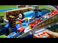Download Lagu Thomas the Tank Engine \u0026 the self-moving Tomica station☆JR trains and Marvel Tomicas cross paths♪