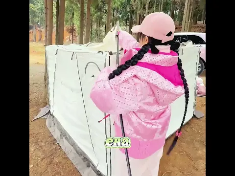 🏡 Acampar en tienda frente a una caravana rosa con bañera, ¿cuál prefieres?#shorts #DIY #funny