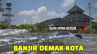 Download Detik-detik Banjir kepung Demak Kota, Masjid Alun-alun Mulai Tergenang hari ini 18-03-2024 MP3