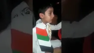 شاهد طفل اماراتي يبكي ويلعن قطر بعد هزيمة منتخب الامارات وفوز المنتخب القطري ماهكذا اخلاق الرياضه 