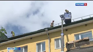 Сгоревшую крышу омской пятиэтажки на Бульваре Победы восстановят до середины августа