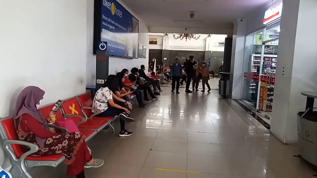 CARA RAPID TEST ANTIGEN DI STASIUN TUGU YOGYAKARTA - SYARAT NAIK KERETA API LIBURAN TAHUN BARU 2021. 