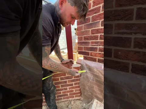 How to cut a squint brick into a plinth brick 👌🧱 #bricklaying #brickwork #construction