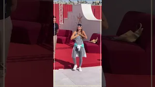 مفاجأة الصحفيين لـ امينة خليل في عيد ميلادها على ريد كاربت خامس ايام الجونة السينمائي 