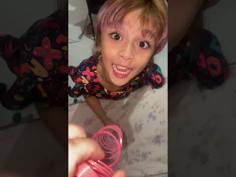 AMIGA ME AJUDA NÃO ME DEIXA CAIR… #humor #shorts #viral