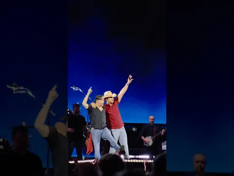 Knew this one was gonna be good time with @lukebryan. Check out the full “Songs About Us” video now!